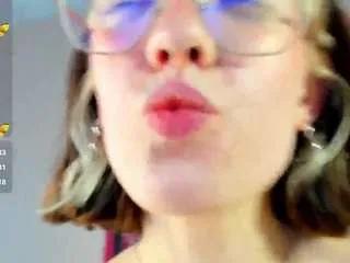 Offline rocket-bunnyy on CamSoda