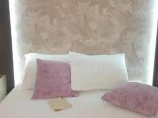 saliha-pinky on CamSoda