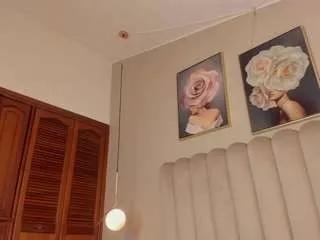 Offline saraa-blonde on CamSoda