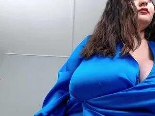 saraelise on CamSoda 