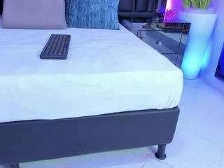 sarayroyse on CamSoda 