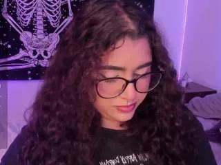 sheeylaroee on CamSoda 