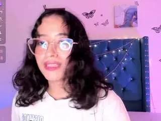 sweet-anniee on CamSoda 