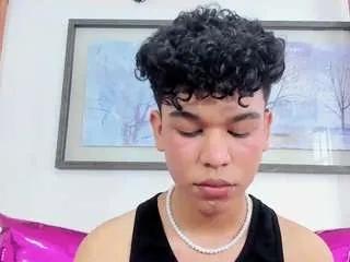 sweetboyx on CamSoda 
