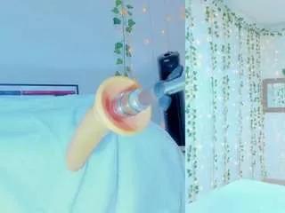 tiffanny-loveee on CamSoda 
