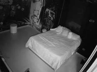voyeurcam-casa-salsa-disturbed on CamSoda