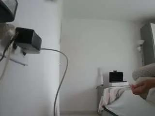 Offline voyeurcam-charmhellen-kitchen on CamSoda