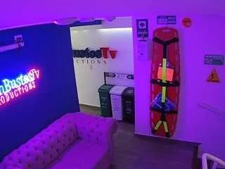 Offline voyeurcam-jb-lobby on CamSoda