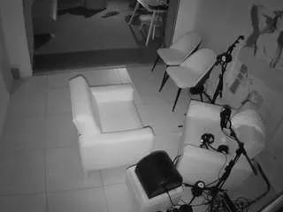 Offline voyeurcam-jb-xfollow on CamSoda