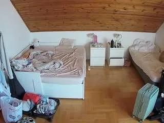Freechat voyeurcam-julmodels-greybed-3 on CamSoda