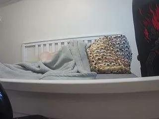 voyeurcam-sexy-little-ana-01 on CamSoda