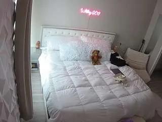 Freechat voyeurcam-whitneyoc-01 on CamSoda