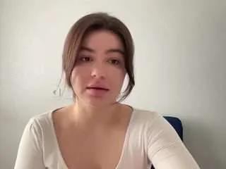 youramy on CamSoda