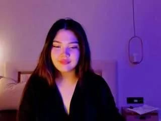 Freechat yummym on CamSoda