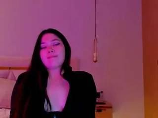 Freechat yummym on CamSoda