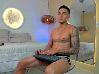 Offline aron_bolt on Flirt4Free