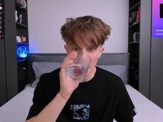 Offline curtis_crew on Flirt4Free