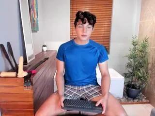 Freechat dyllan_cooper on Flirt4Free