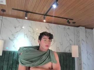 Freechat dyllan_cooper on Flirt4Free