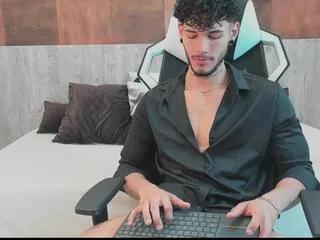 Offline ken_mcqeen on Flirt4Free