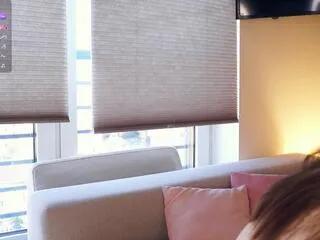 Freechat lois_below on Flirt4Free