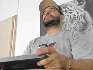 Offline luke_hoott on Flirt4Free