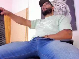 Offline luke_hoott on Flirt4Free