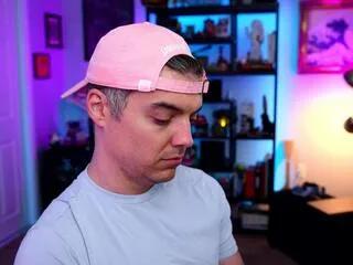 Offline max_hughes on Flirt4Free