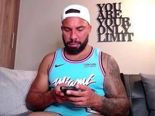 Freechat romano_muscle on Flirt4Free