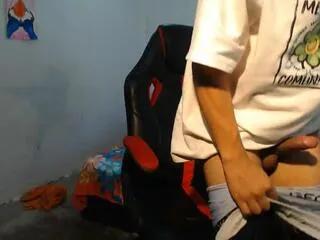 Freechat will_be on Flirt4Free