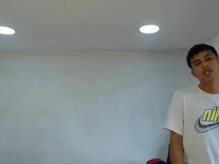 Freechat will_be on Flirt4Free