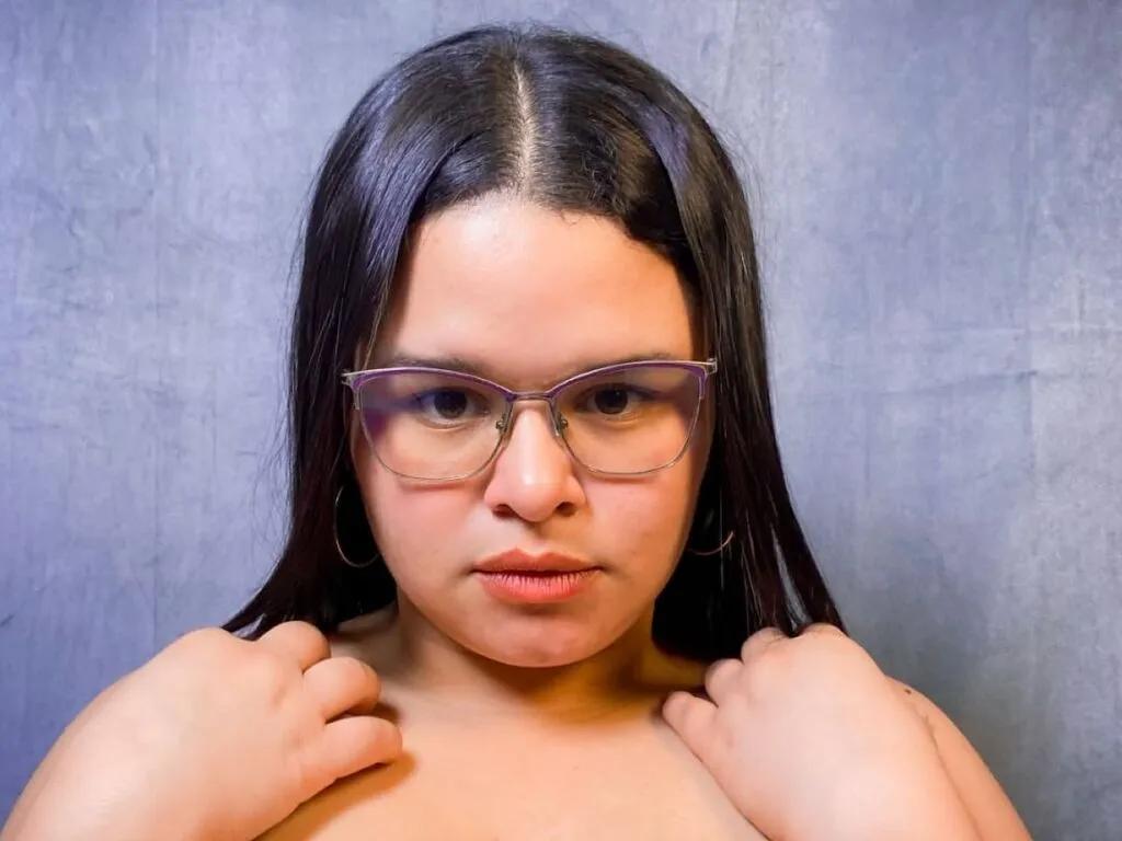 Offline CarolineWein on LiveJasmin