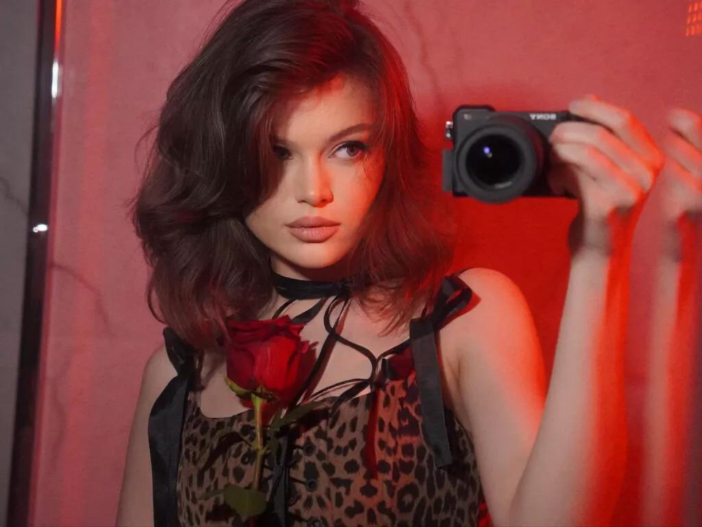 LunaBruna on LiveJasmin