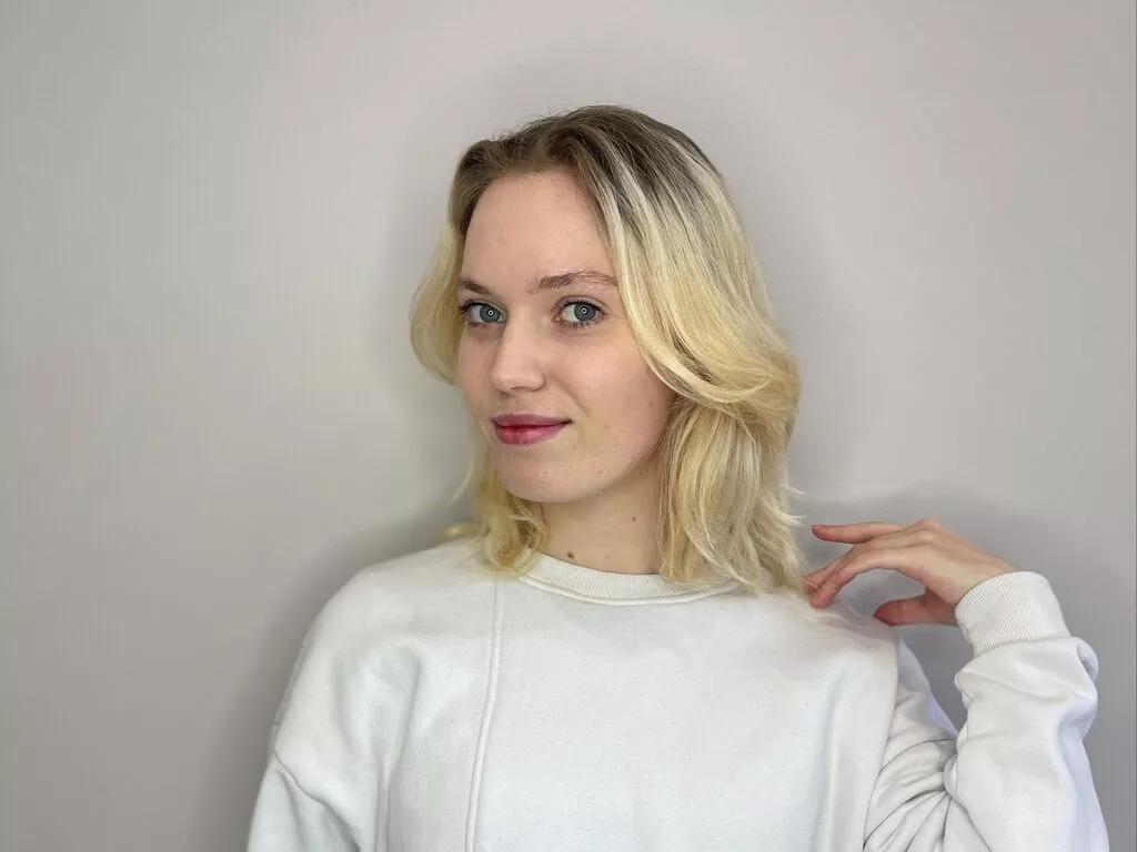 Offline LynGoodhart on LiveJasmin