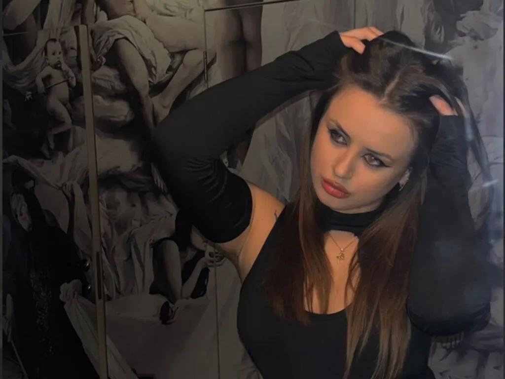 NicolleHardon on LiveJasmin