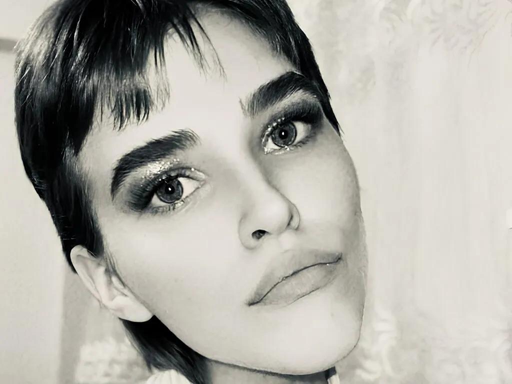 Offline UdelaHailey on LiveJasmin