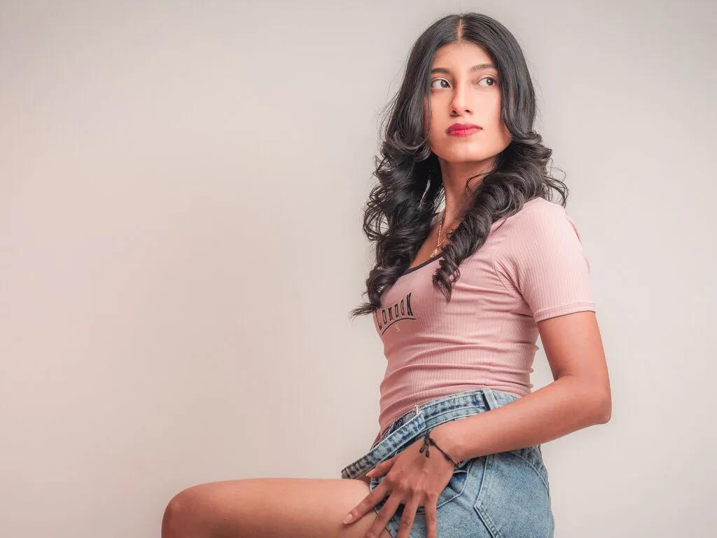 Offline YeseniaRodriguez on LiveJasmin