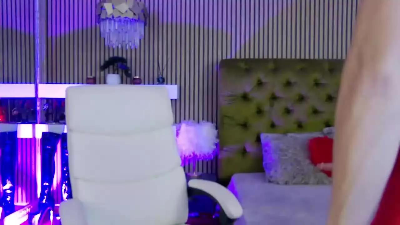 Group AdinaJenner on Streamray