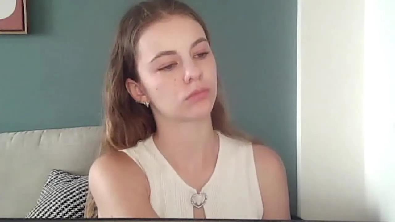 Offline AriaFlirt on Streamray