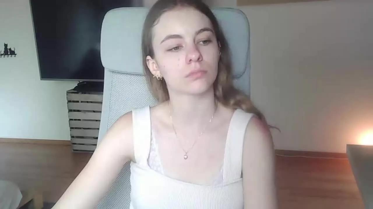 Offline AriaFlirt on Streamray