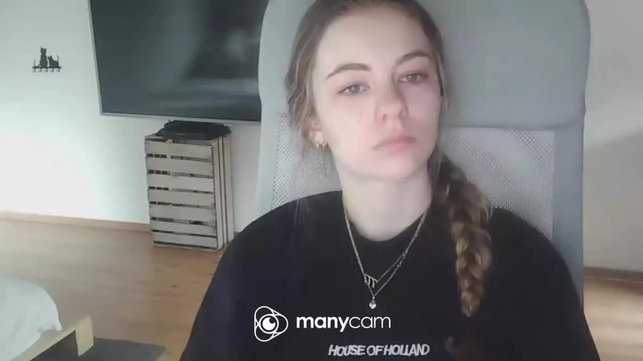 Offline AriaFlirt on Streamray