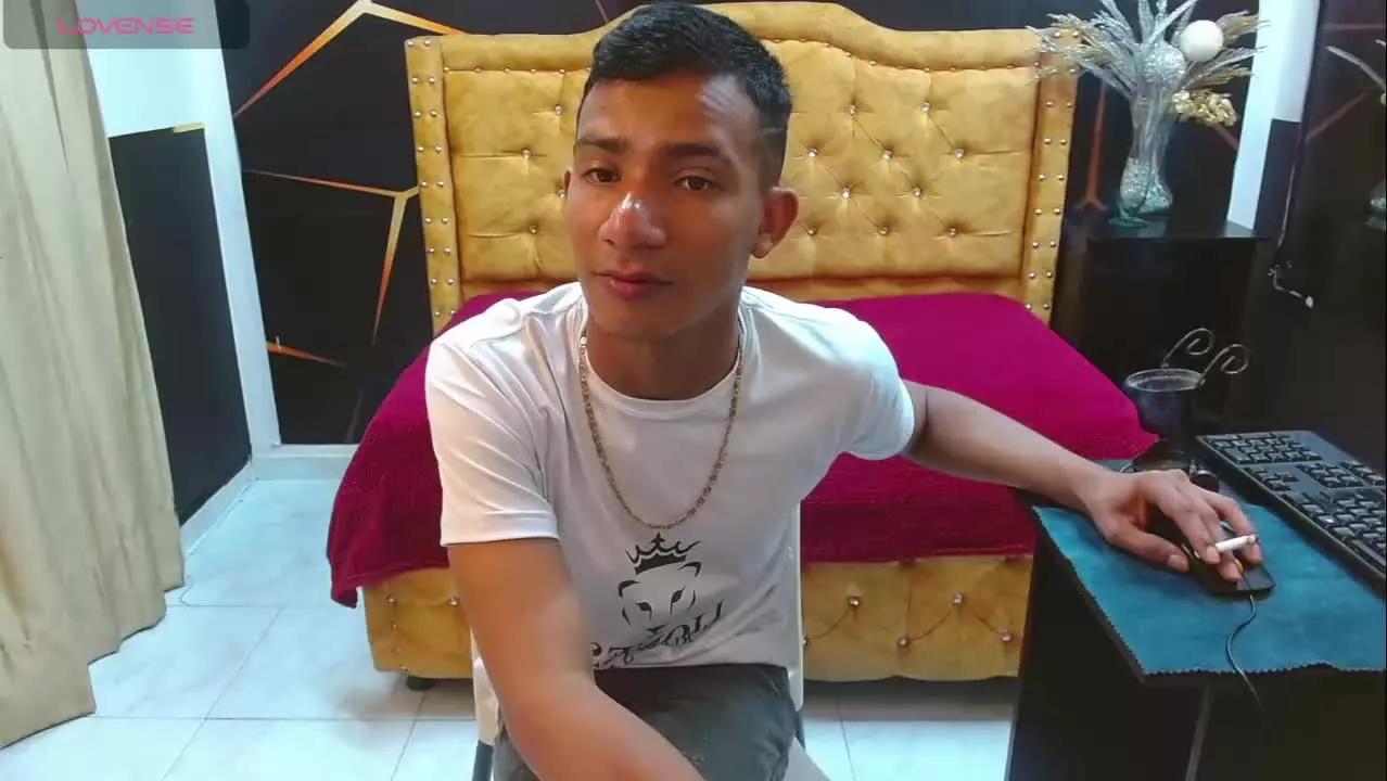 Offline daniel_xxx_21 on Streamray