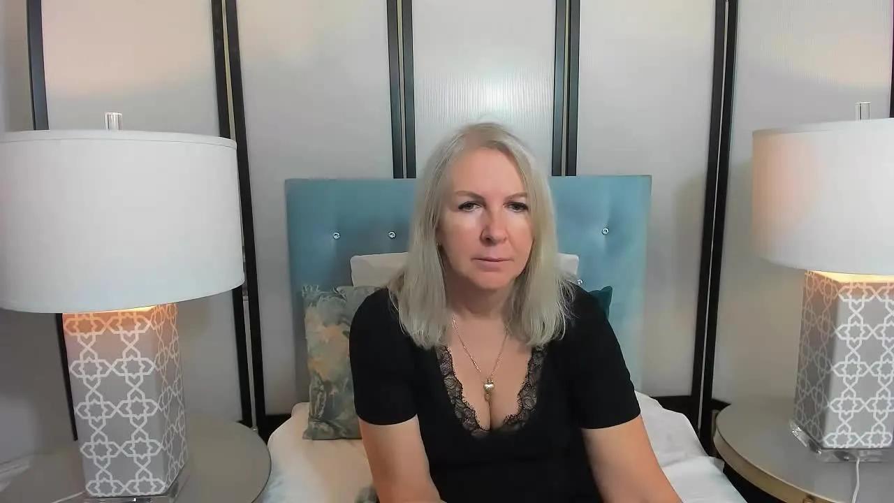 Offline EricaWOMAN on Streamray