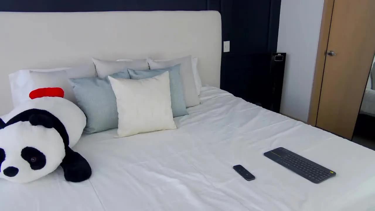 Offline JustineMonroe on Streamray