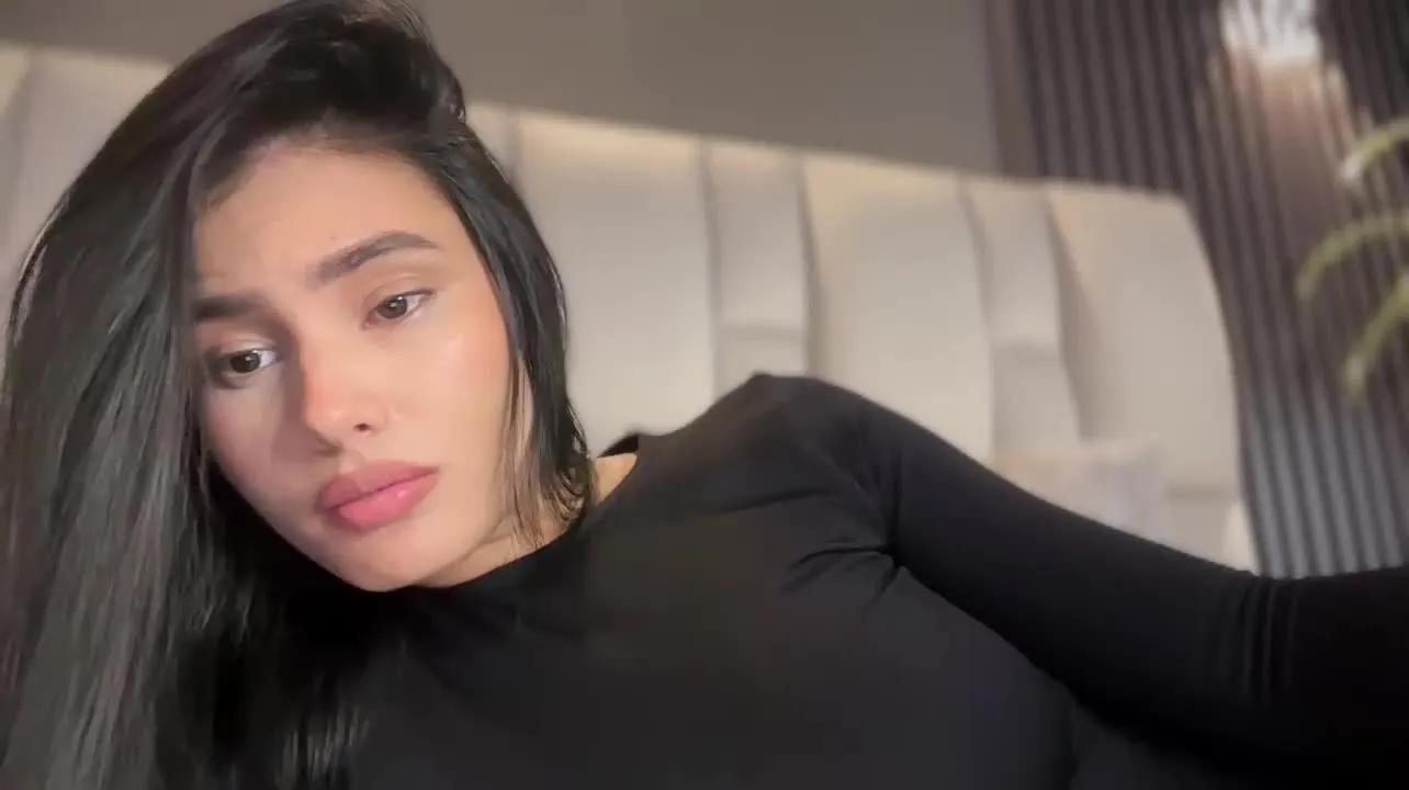 LuciaCollins on Streamray