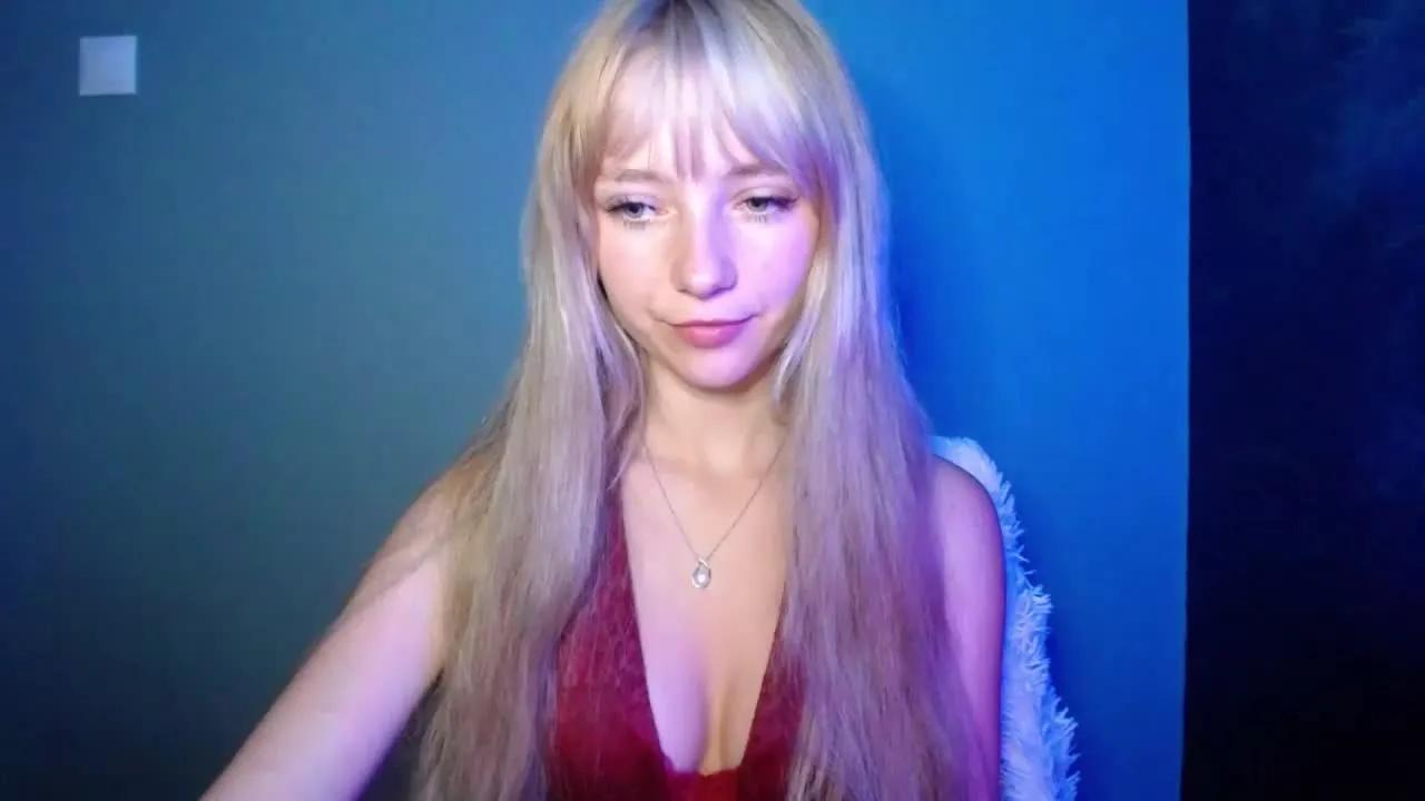 Offline LuciaGorgeous on Streamray