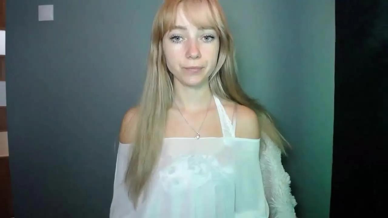 Offline LuciaGorgeous on Streamray