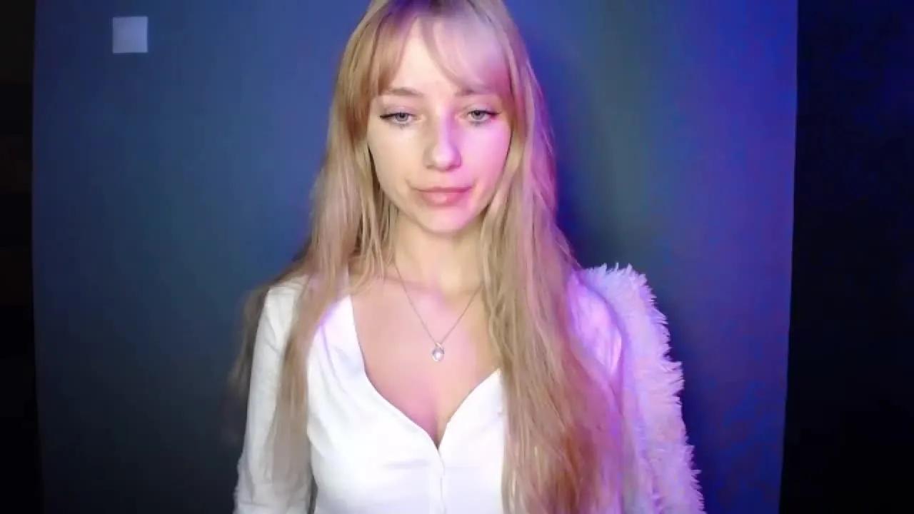 Offline LuciaGorgeous on Streamray