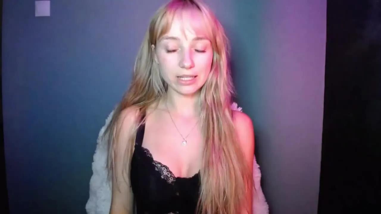 Offline LuciaGorgeous on Streamray