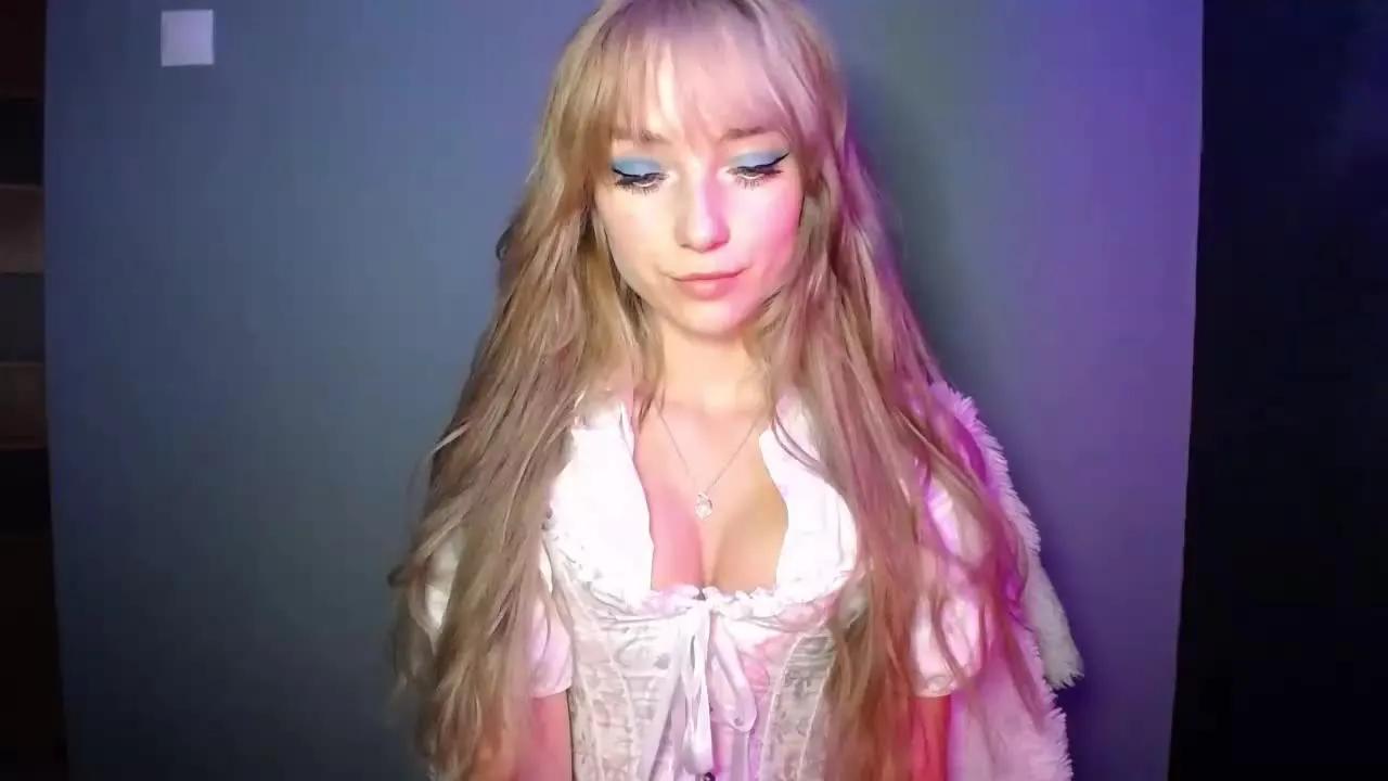 Offline LuciaGorgeous on Streamray